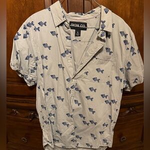 Men’s button down short sleeve shirt